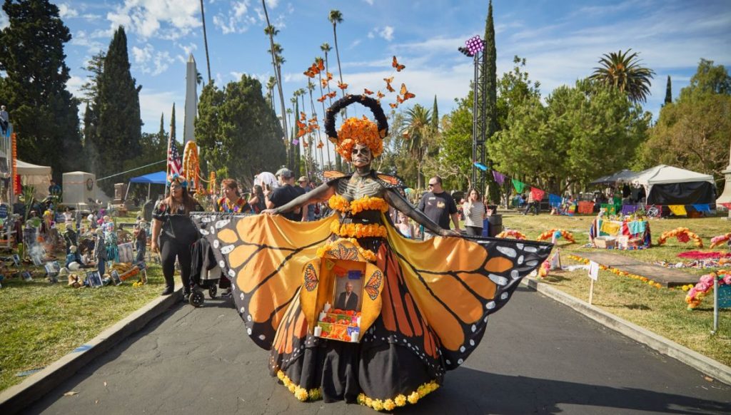 5 Incredible Dia De Los Muertos Displays And Celebrations In Los Angeles