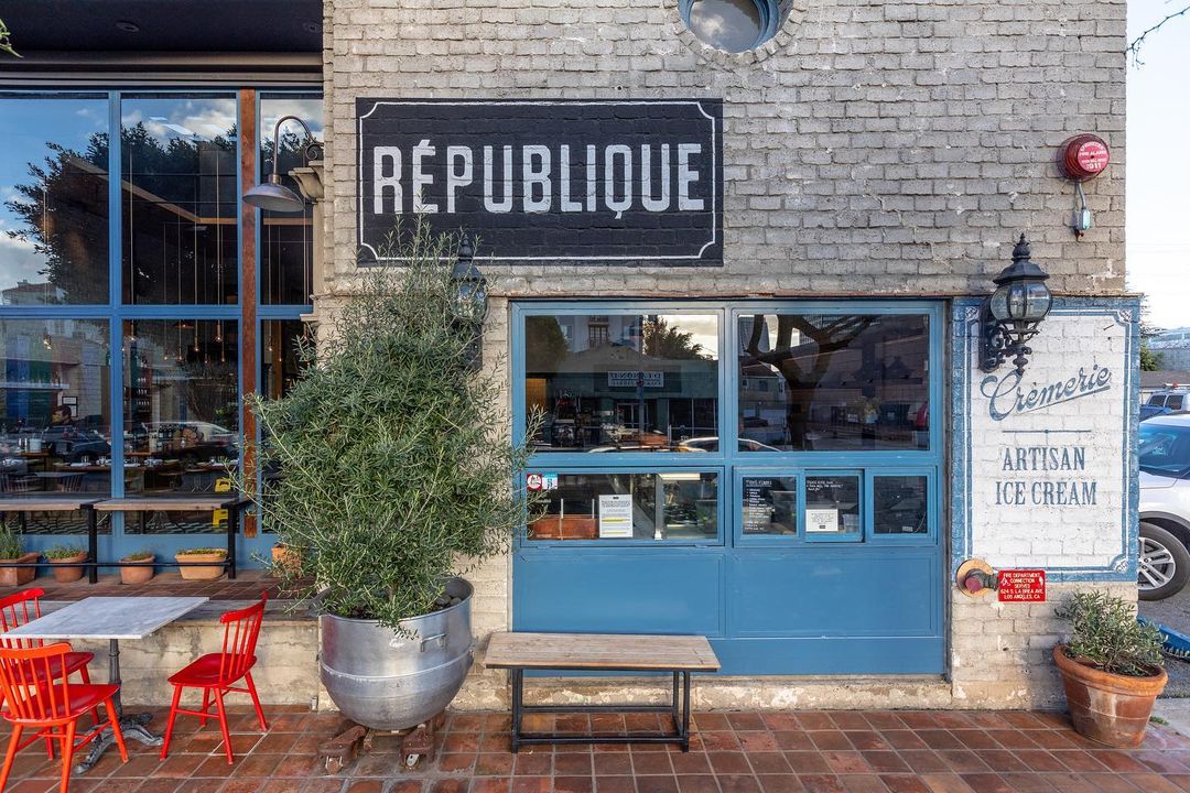 République Café Bakery es uno de los mejores brunch al aire libre en Los Ángeles