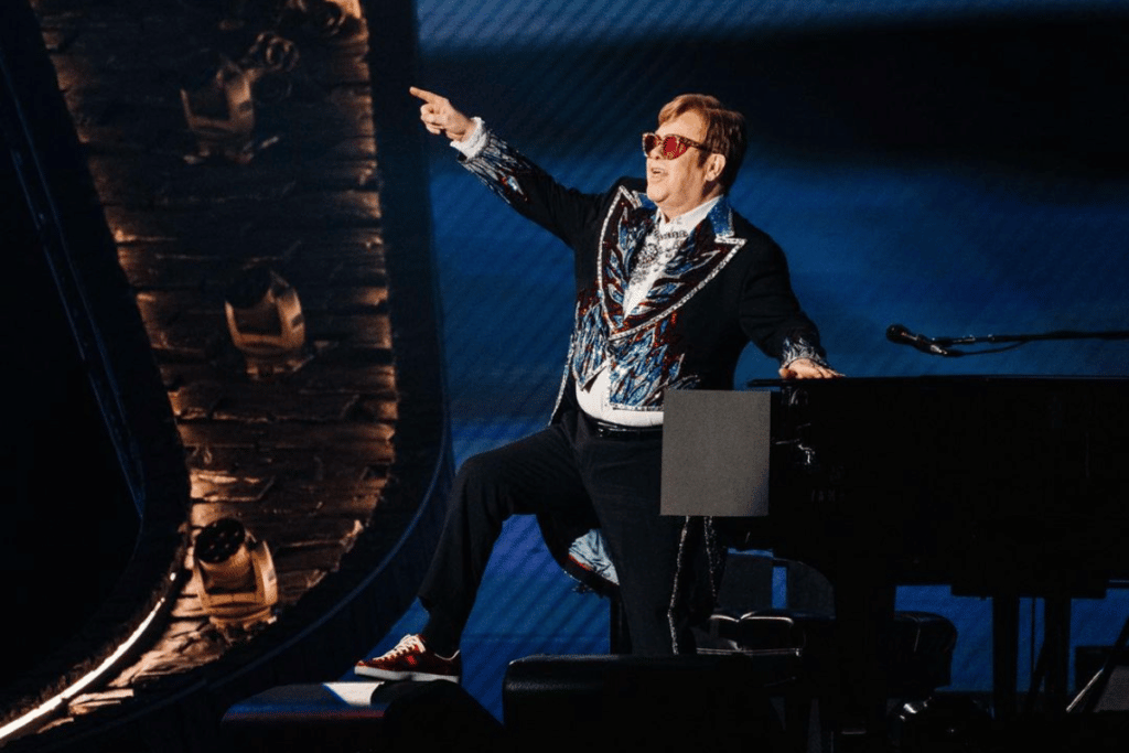 Elton John takes the stage in los angeles for the last time
