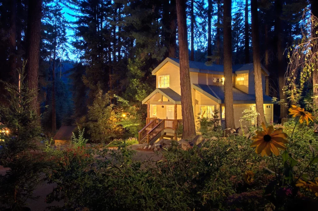 A cabin in Yosemite National Park at night. 