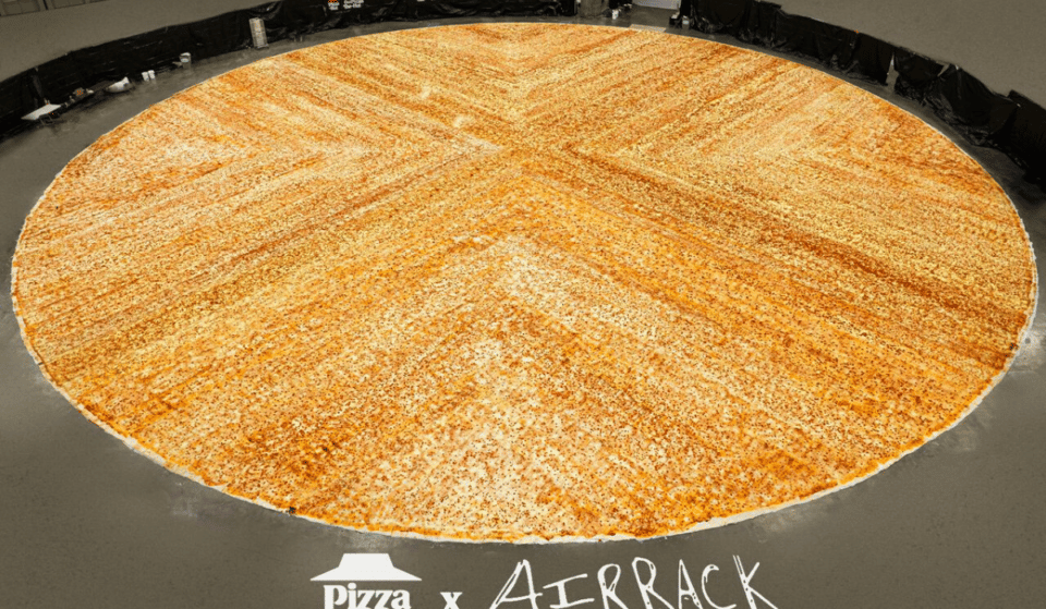 Pizza Hut Just Broke The Record For Largest Pizza In The World Right Here In L.A.