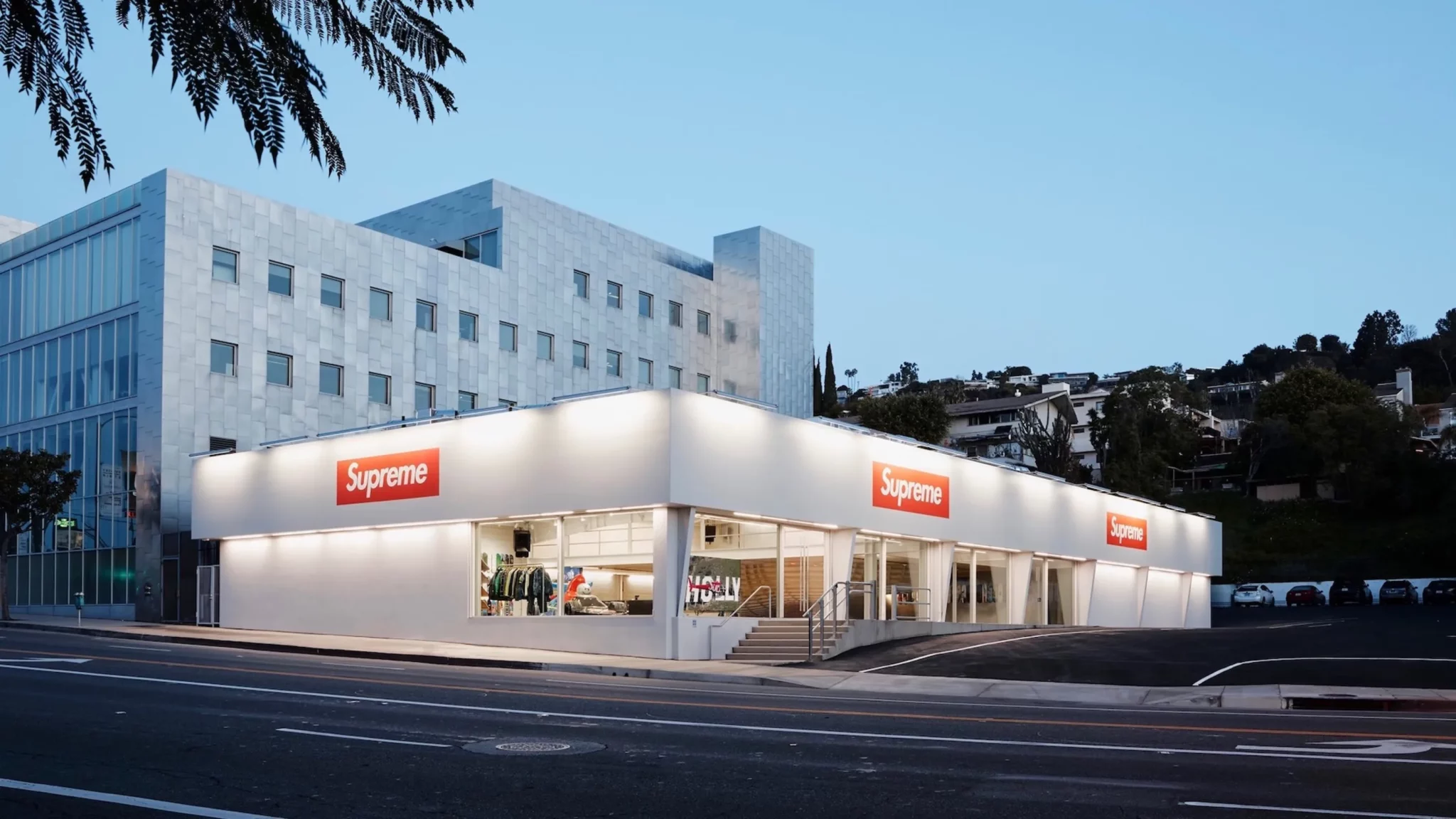 Louis Vuitton x Supreme Pop-Up Opens in Downtown Los Angeles – The  Hollywood Reporter